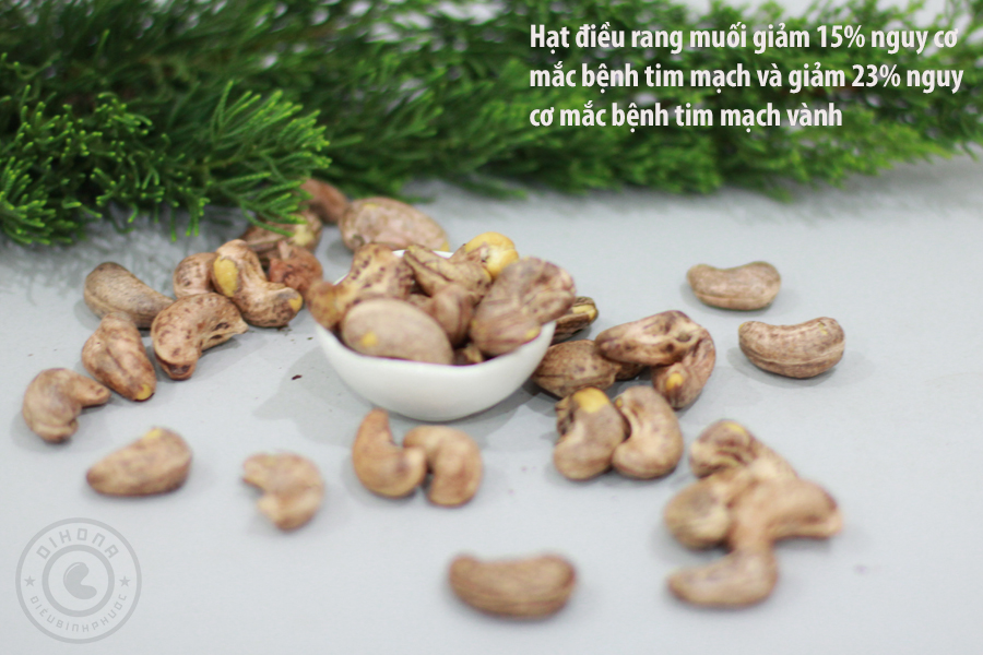Hạt điều rang muối nằm trong danh sách - các loại hạt có thể bảo vệ chống lại bệnh tim